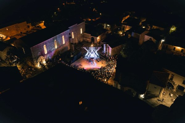 Découvrir les héros du Puy du Fou : ces cascadeurs et acteurs qui font vibrer les visiteurs
